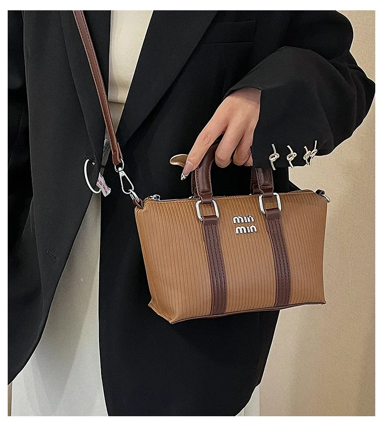 2025 Premium Contrast Shoulder Bag - Trendy Women's Crossbody Purse, Fashion Oblique Span Bag for Daily Commute & Travel
2025 Premium Contrast Shoulder Bag - Trendy Women's Crossbody Purse, Fashion Oblique Span Bag for Daily Commute & Travel