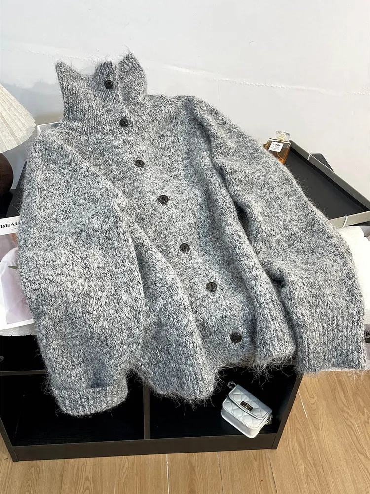 Новый вязаный кардиган с воротником-стойкой для женщин, однобортный, с толстой иглой, свободный, мягкий, универсальный, с цветочным принтом, утолщенное пальто
Новый вязаный кардиган с воротником-стойкой для женщин, однобортный, с толстой иглой, свободный, мягкий, универсальный, с цветочным принтом, утолщенное пальто