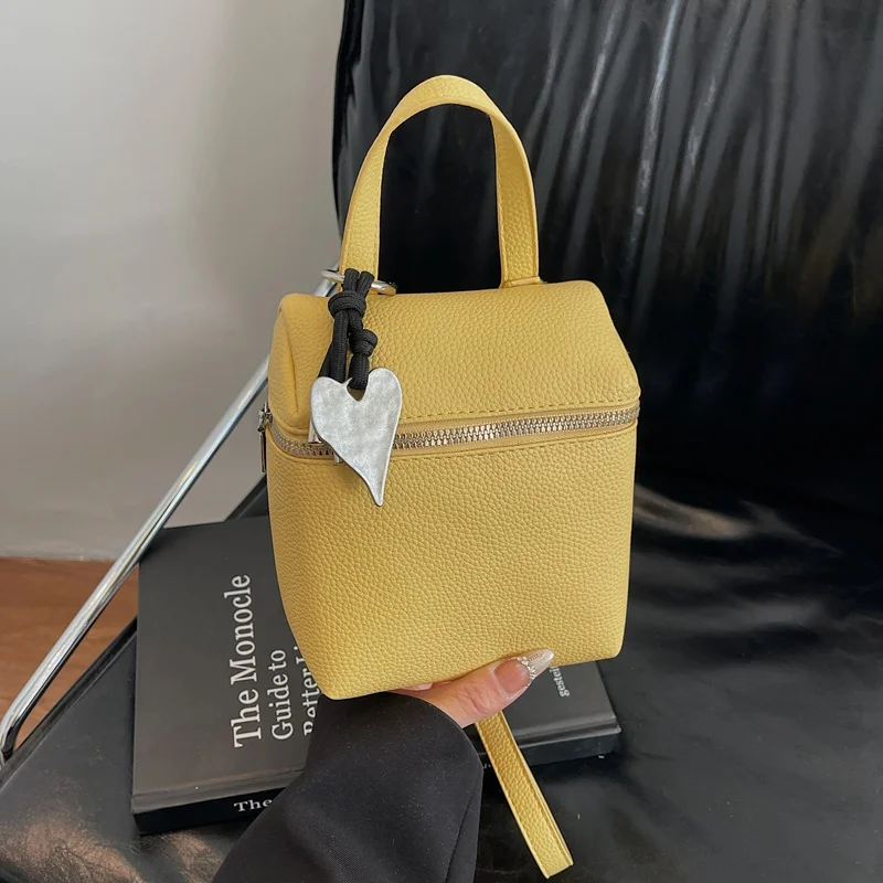 Fashion Designer Women Handbags Solid Pu Leather Tote Bags Large Capacity Female Daliy Commute Crossbody Pack Lady Bucket Bag
Fashion Designer Women Handbags Solid Pu Leather Tote Bags Large Capacity Female Daliy Commute Crossbody Pack Lady Bucket Bag
