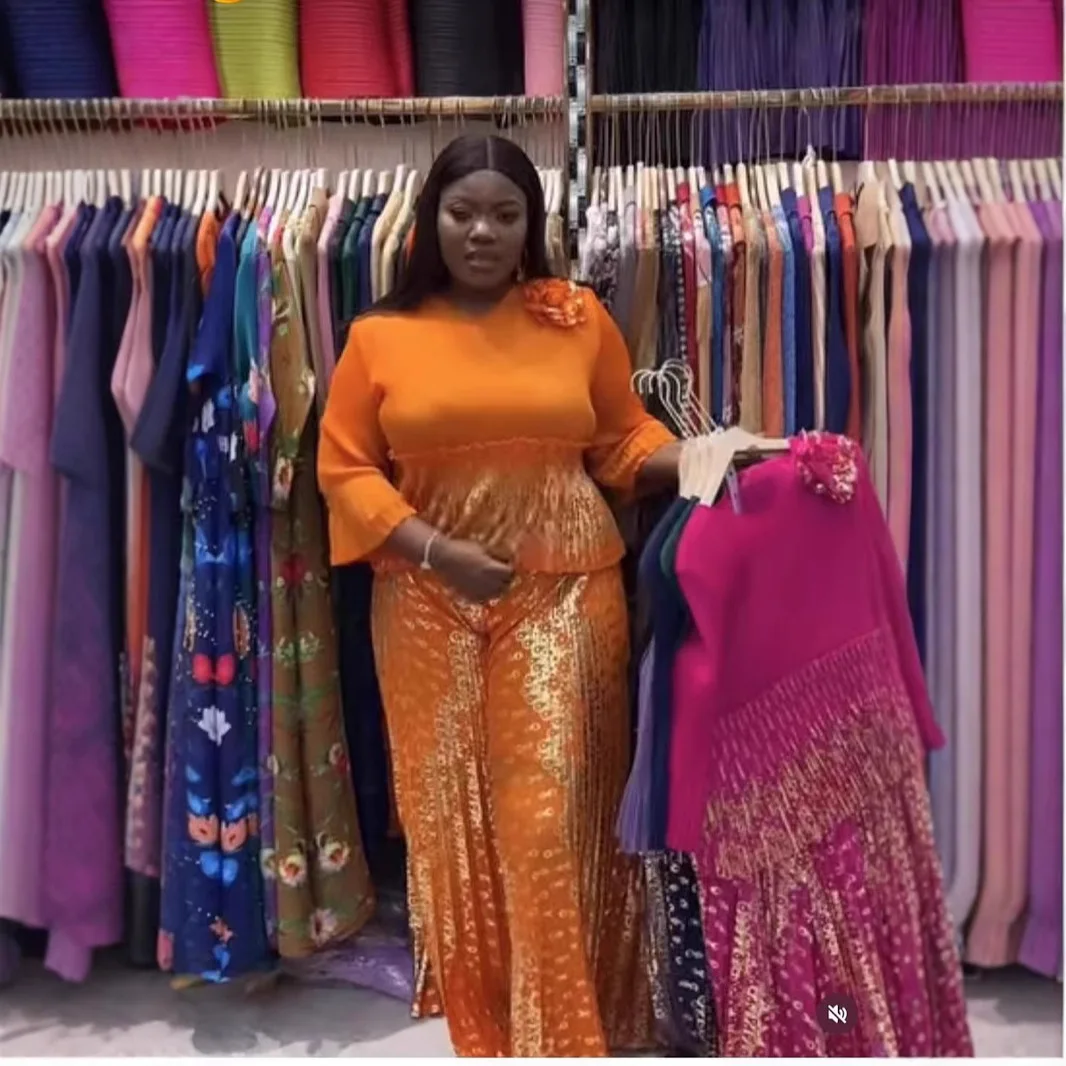 2025 New African Loose Women's Clothing Printing Fashion Bronzing Applique Miyake Two-piece Set
2025 New African Loose Women's Clothing Printing Fashion Bronzing Applique Miyake Two-piece Set
