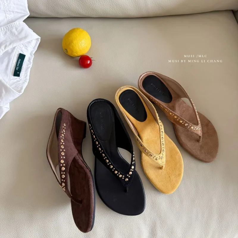 Women's Flip-flops High Quality Suede Leather Cool Slippers Summer Vacation Style Beach Slippers Thick-soled Wedges Heel Sandals
Women's Flip-flops High Quality Suede Leather Cool Slippers Summer Vacation Style Beach Slippers Thick-soled Wedges Heel Sandals