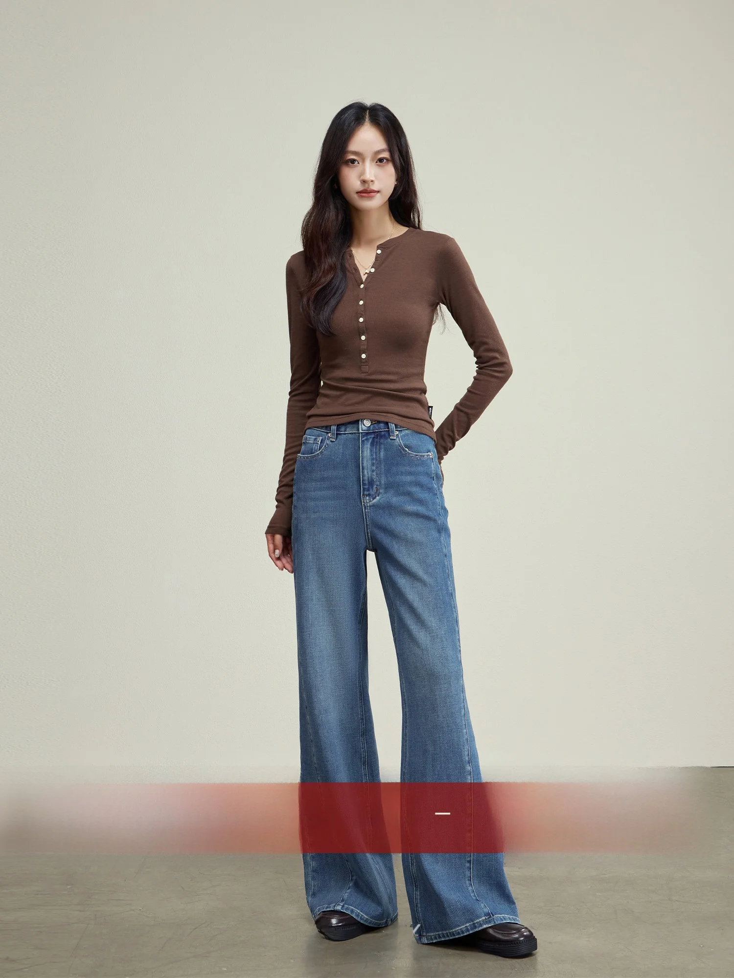 Женские джинсы-клеш Rise of the Small Blue Jeans, весенне-осенний дизайн, модель 2025 года, новые, утягивающие, повседневные, с легким клешем
Женские джинсы-клеш Rise of the Small Blue Jeans, весенне-осенний дизайн, модель 2025 года, новые, утягивающие, повседневные, с легким клешем