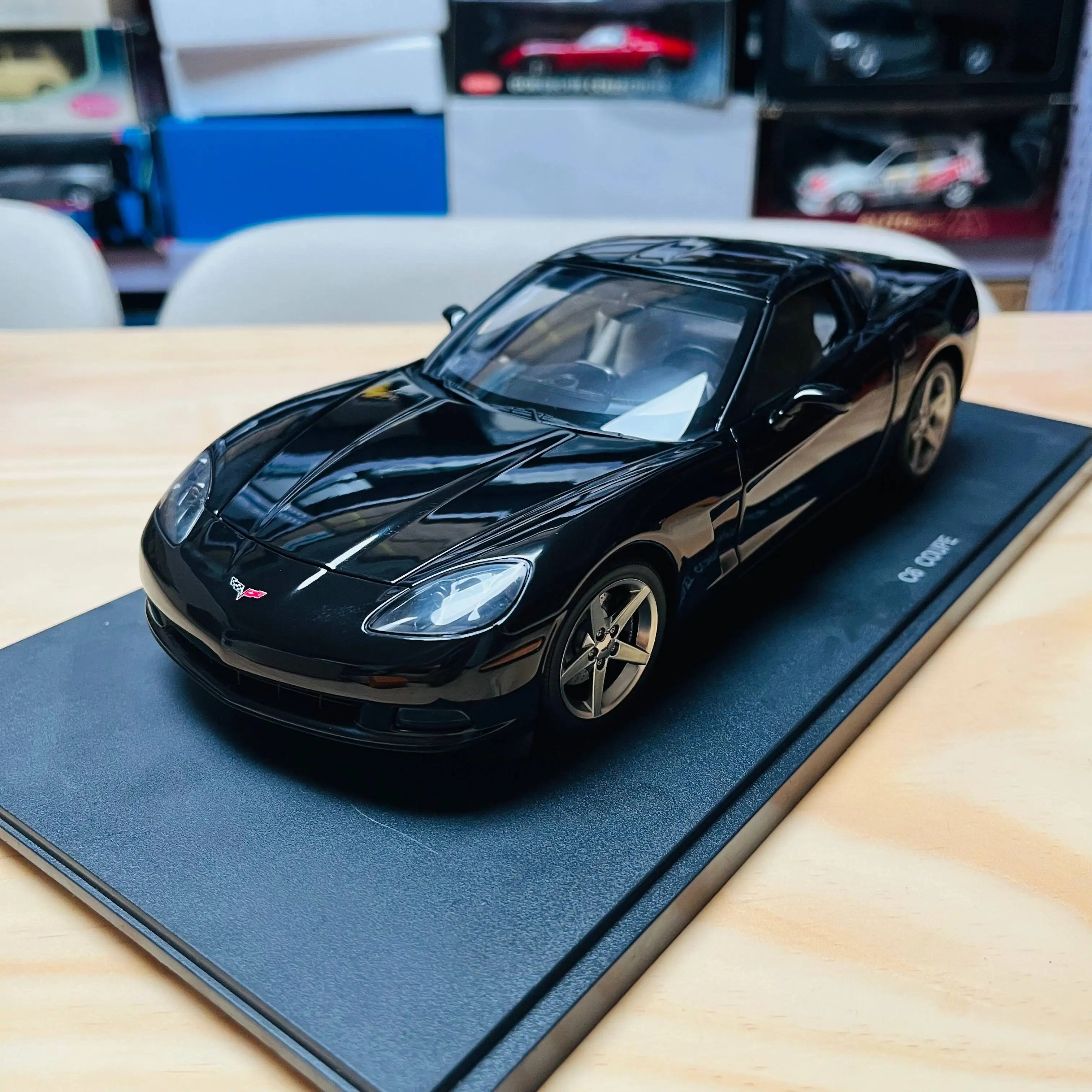 Autoart 1:18 C6 Coupe Black Simulation Limited Edition All Open Alloy Metal Static Car Model Toy Gift
Autoart 1:18 C6 Coupe Black Simulation Limited Edition All Open Alloy Metal Static Car Model Toy Gift