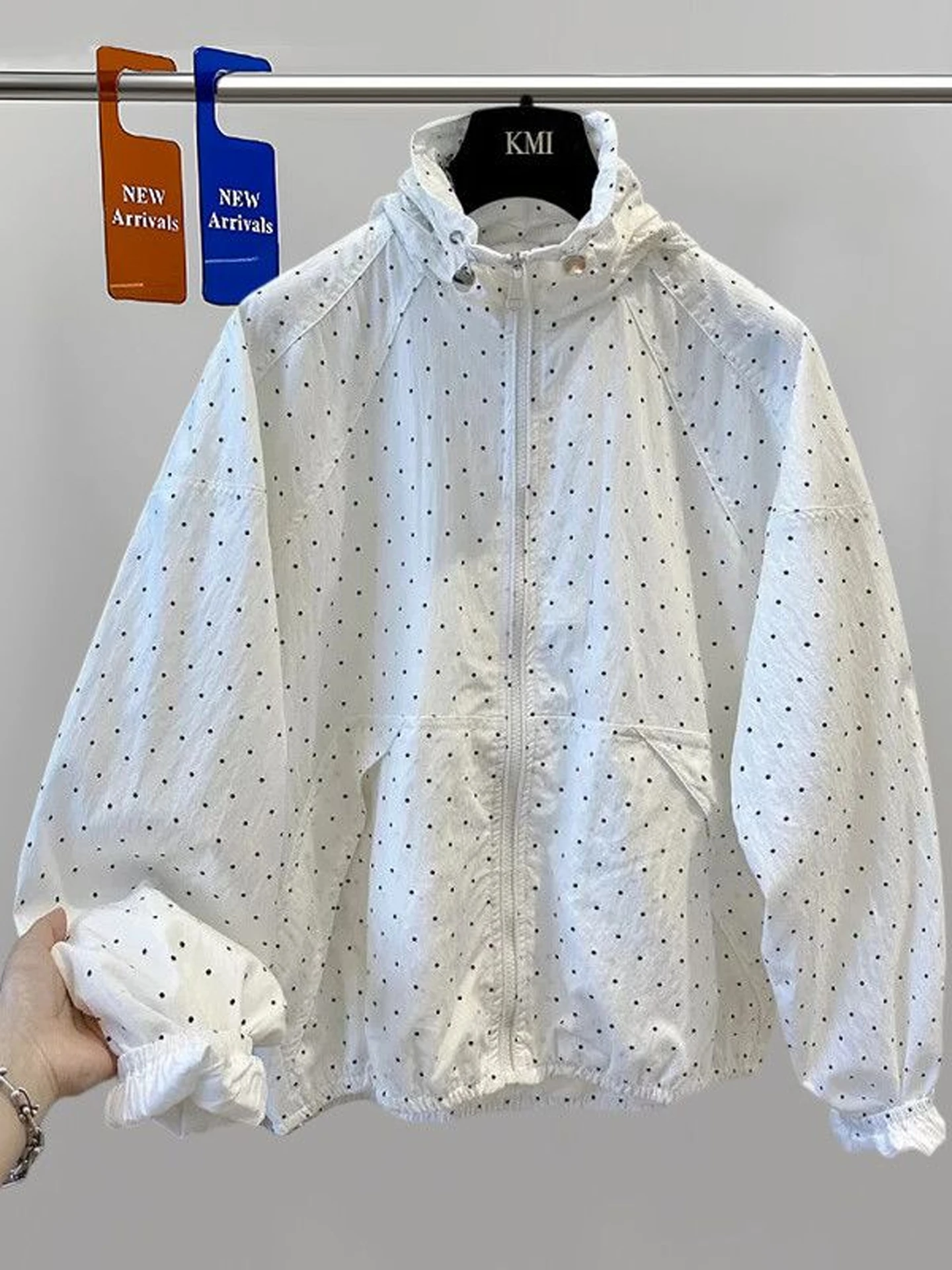 Корейский свободный повседневный универсальный женский летний новый дизайн шляпы, легкое пальто большого размера, модная солнцезащитная одежда 
Корейский свободный повседневный универсальный женский летний новый дизайн шляпы, легкое пальто большого размера, модная солнцезащитная одежда