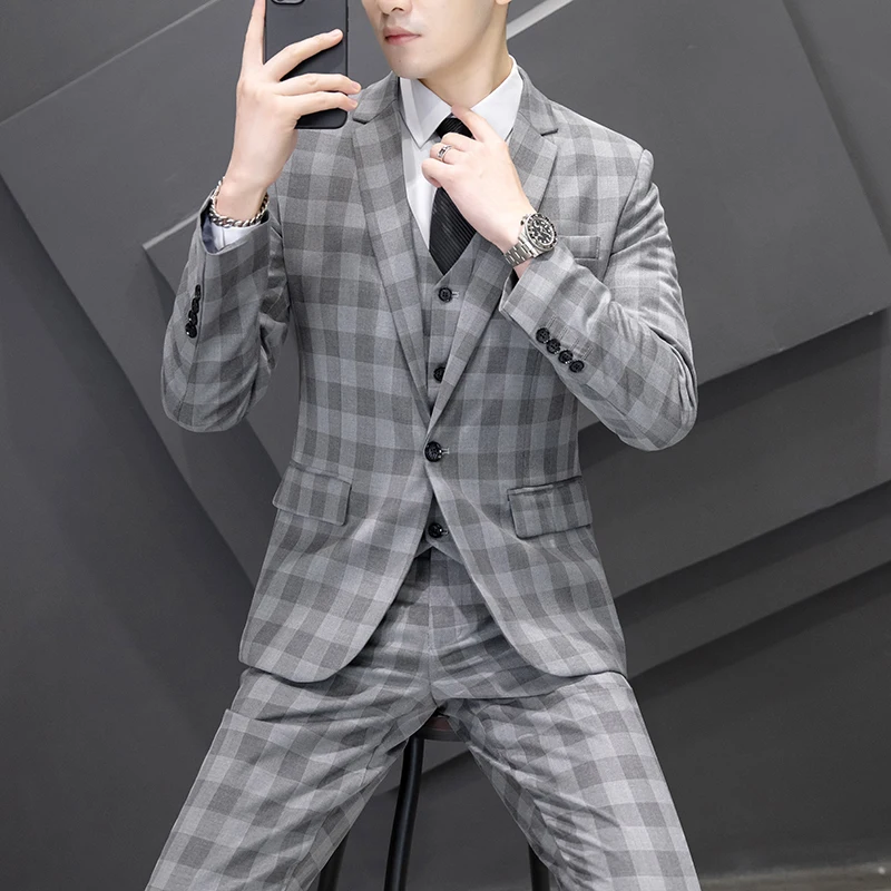 Wedding high-end suit men's (suit + vest + trousers) Business career is decorating body groom's wedding dress three-piece set
Wedding high-end suit men's (suit + vest + trousers) Business career is decorating body groom's wedding dress three-piece set