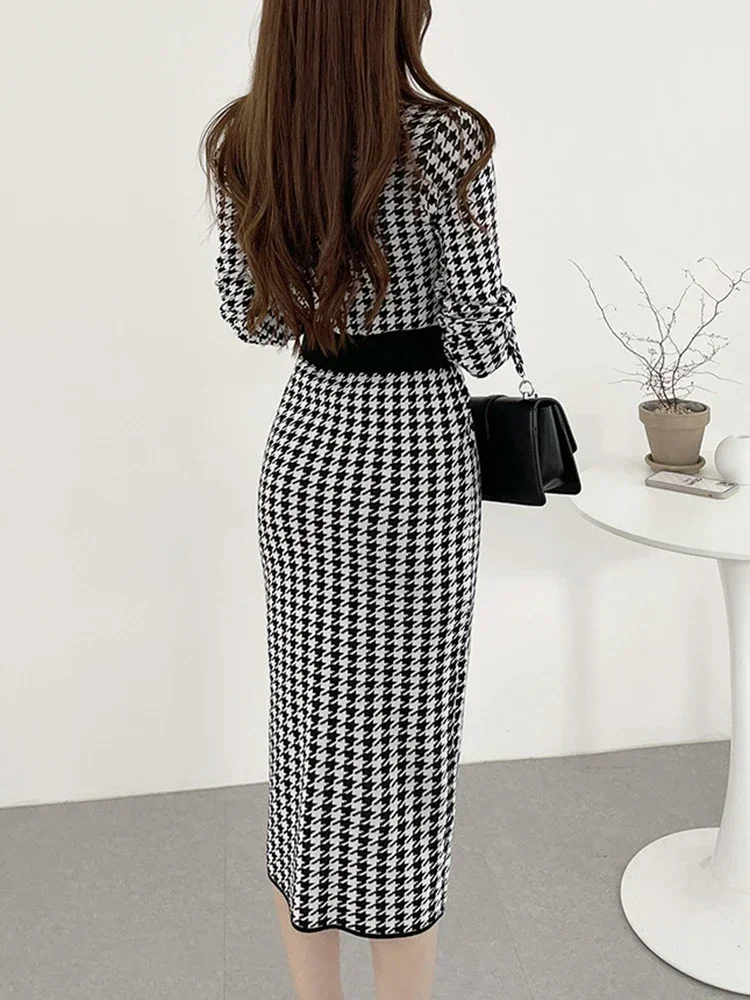 Vintage Bird Lattice Knitting V-Neck Bodycon Midi Dress Korean Fashion Elegant Office Lady Buttons Long Dresses for Women Autumn
Vintage Bird Lattice Knitting V-Neck Bodycon Midi Dress Korean Fashion Elegant Office Lady Buttons Long Dresses for Women Autumn