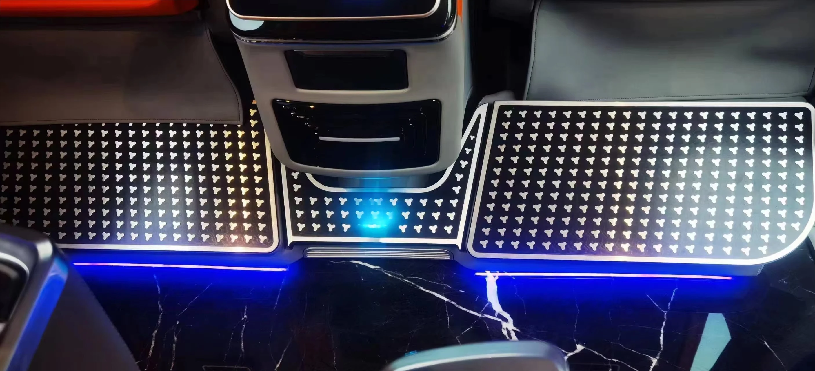 Luxury Design Integrated Footrest with Lights Interior Upgrade Trim for V Class Vito Metris W447
Luxury Design Integrated Footrest with Lights Interior Upgrade Trim for V Class Vito Metris W447