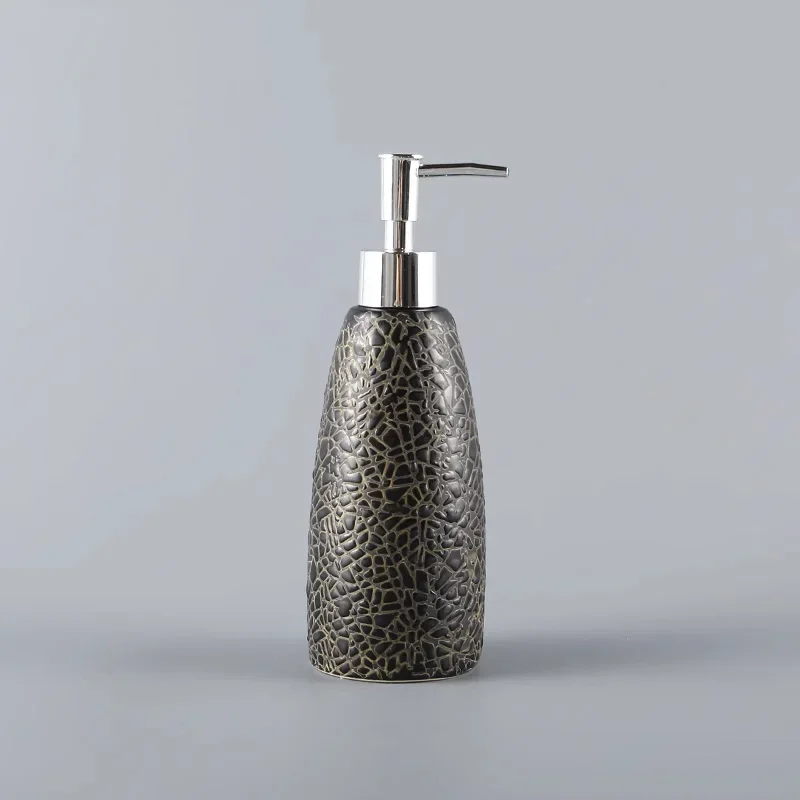 Creative ceramic press lotion bottle black separate bottle hand sanitizer bath bottle in the bathroom of home stay hotel
Creative ceramic press lotion bottle black separate bottle hand sanitizer bath bottle in the bathroom of home stay hotel