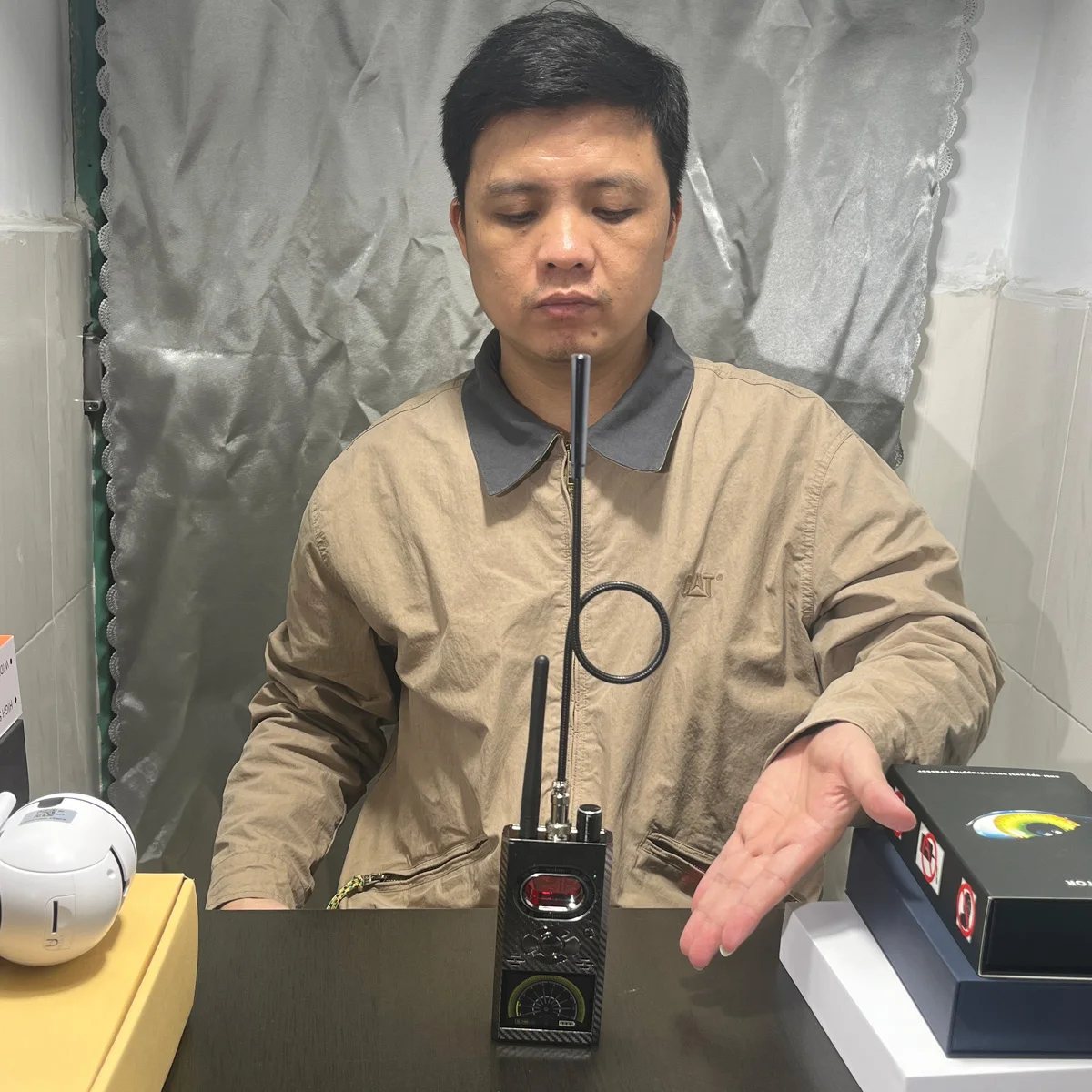 Защитное устройство для конфиденциальности военного класса K99 - защита от отслеживания, подглядывания и прослушивания, для безопасности в отелях, автомобилях, ванных комнатах и офисах.
Защитное устройство для конфиденциальности военного класса K99 - защита от отслеживания, подглядывания и прослушивания, для безопасности в отелях, автомобилях, ванных комнатах и офисах.