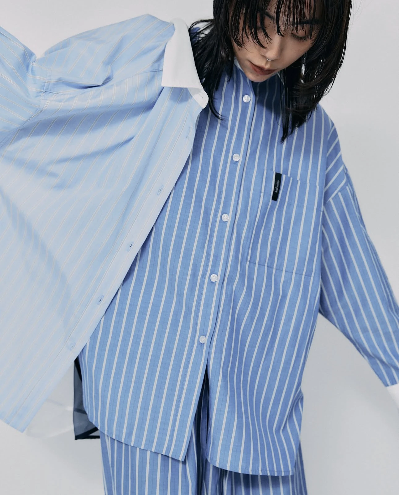 Modern Style Striped Shirt for Women High End Fabric Luxury Design Commute Style Loose Fit Long Sleeve Flip Collar Non-Shrinkage
Modern Style Striped Shirt for Women High End Fabric Luxury Design Commute Style Loose Fit Long Sleeve Flip Collar Non-Shrinkage