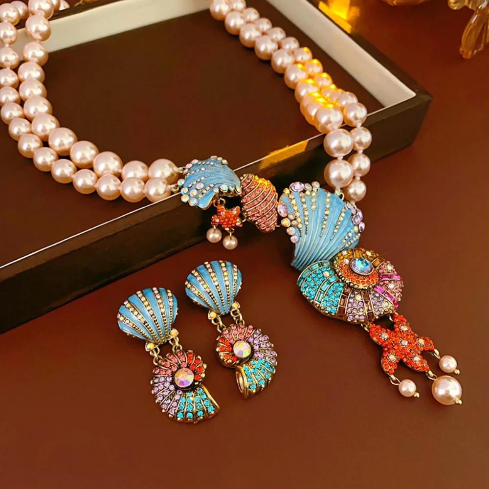 Luxury Crystal Conch Necklace Double-layer Exaggerated Pearl Beaded Necklace Rhinestone Pendant Accessories Shell Conch Earrings 
Luxury Crystal Conch Necklace Double-layer Exaggerated Pearl Beaded Necklace Rhinestone Pendant Accessories Shell Conch Earrings