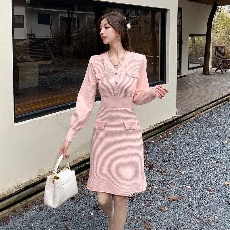 Small perfume style dress women's fall and winter new French temperament celebrity niche design sense of knitted dresses
Small perfume style dress women's fall and winter new French temperament celebrity niche design sense of knitted dresses