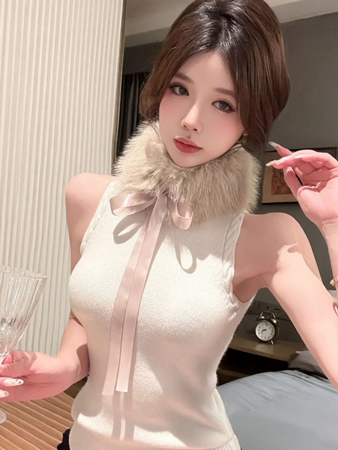 Fashionable Knitted Sleeveless Vest for Women with Fur Collar Autumn Winter Inner And Outer Wear Slim Fit Pure Desire Spicy Girl
Fashionable Knitted Sleeveless Vest for Women with Fur Collar Autumn Winter Inner And Outer Wear Slim Fit Pure Desire Spicy Girl