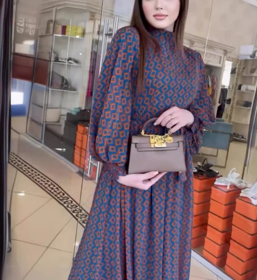 Fashionable Mesh High-End Dress with Temperament, Semi High Collar Lantern Long Sleeved Waist Cinched Lace Up Long Skirt
Fashionable Mesh High-End Dress with Temperament, Semi High Collar Lantern Long Sleeved Waist Cinched Lace Up Long Skirt