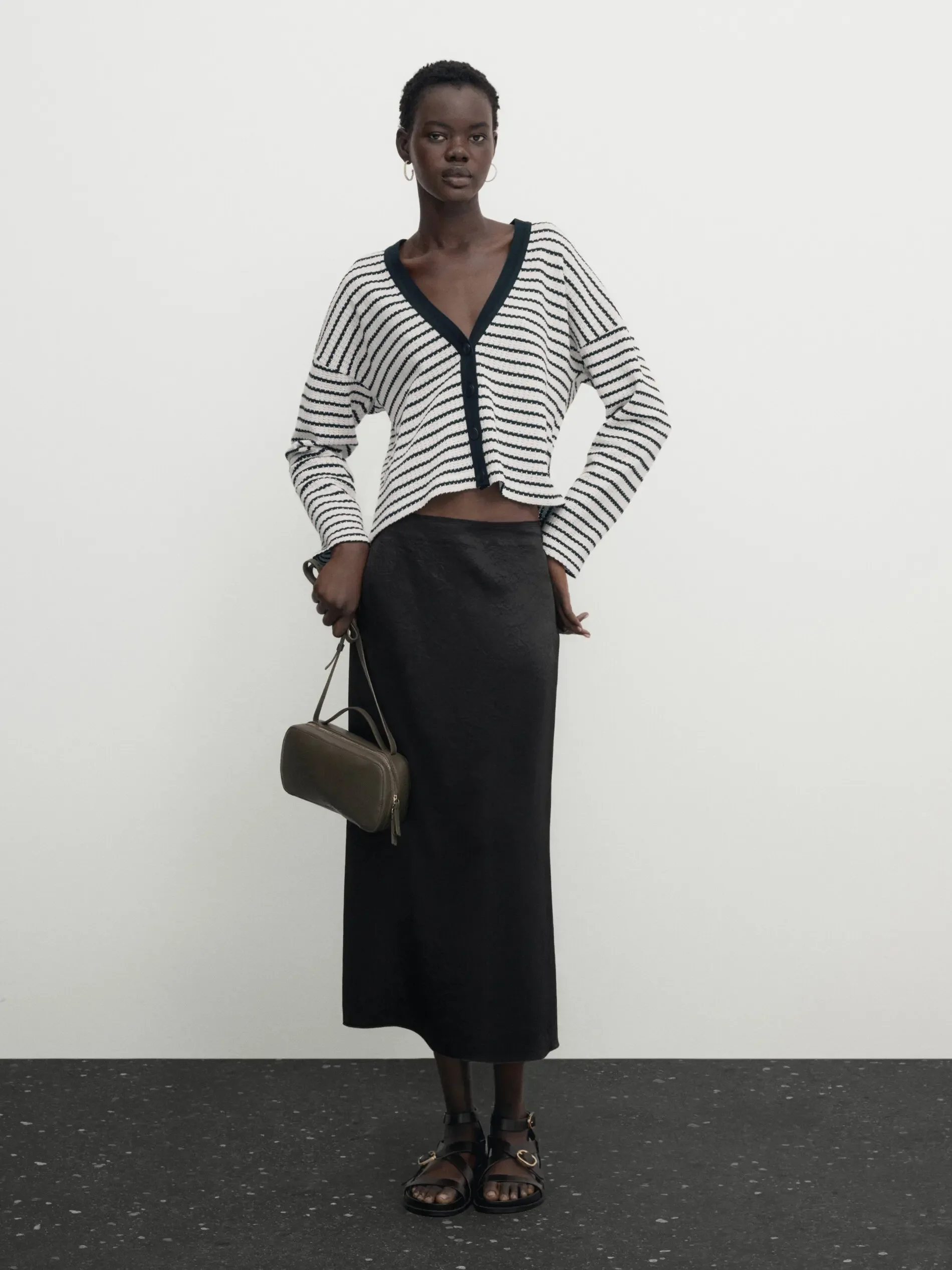 Ethereal costume 2026 MD YAZHIMEI spring new style of Temperament texture comfortable cotton short V-neck striped cardigan
Ethereal costume 2026 MD YAZHIMEI spring new style of Temperament texture comfortable cotton short V-neck striped cardigan