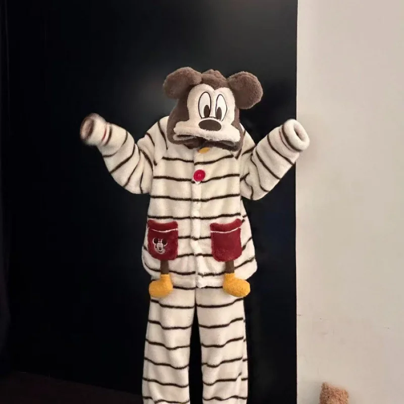 Одежда для сна из кораллового флиса с Микки, женский утепленный комплект домашней одежды с капюшоном, теплые брюки с длинными рукавами, подходит для осенне-зимнего подарка
Одежда для сна из кораллового флиса с Микки, женский утепленный комплект домашней одежды с капюшоном, теплые брюки с длинными рукавами, подходит для осенне-зимнего подарка