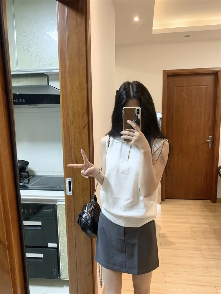 Fashionable Kumikumi Set with Collarless Sleeveless Vest And High Waist A-Line Skirt for Women Summer Two-Piece Suit
Fashionable Kumikumi Set with Collarless Sleeveless Vest And High Waist A-Line Skirt for Women Summer Two-Piece Suit