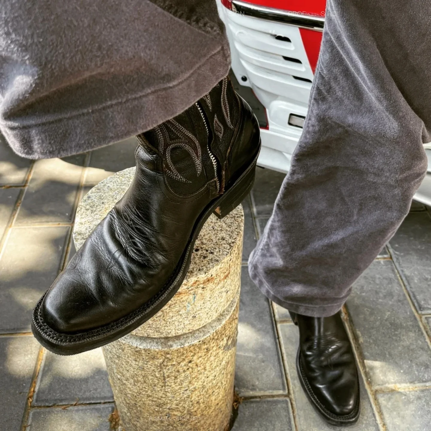 Ковбойские мотоциклетные ботинки в стиле вестерн с вышивкой в стиле ретро, молодежные модные ботинки из ультракожаного материала, застежка-молния...
Ковбойские мотоциклетные ботинки в стиле вестерн с вышивкой в стиле ретро, молодежные модные ботинки из ультракожаного материала, застежка-молния...