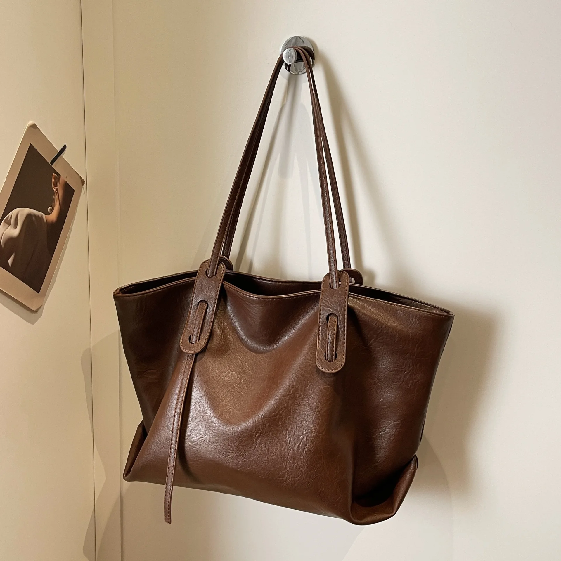 CGCBAG Vintage Designer Luxury Brand Tote Bag Women Genuine Handbags Commuting Casual Lage Capacity Female Shoulder Bags
CGCBAG Vintage Designer Luxury Brand Tote Bag Women Genuine Handbags Commuting Casual Lage Capacity Female Shoulder Bags