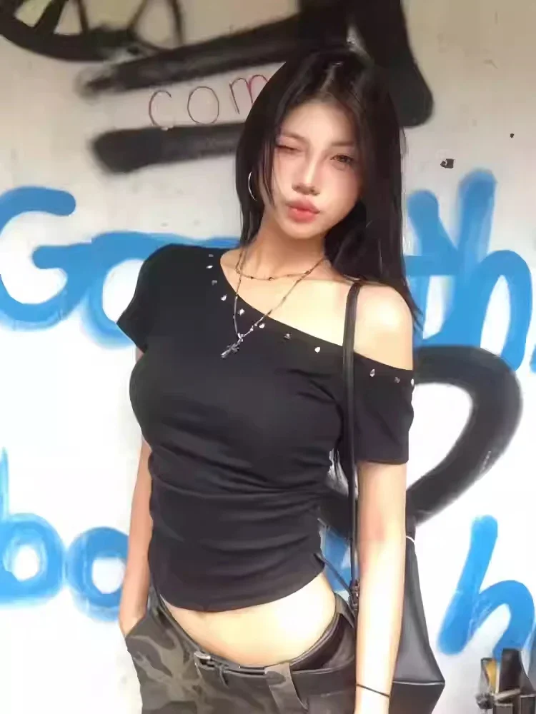 Винтажная тонкая футболка женская с коротким рукавом с открытыми плечами сексуальные готические топы Y2k женская тонкая женская черная футболка в корейском стиле шик
Винтажная тонкая футболка женская с коротким рукавом с открытыми плечами сексуальные готические топы Y2k женская тонкая женская черная футболка в корейском стиле шик