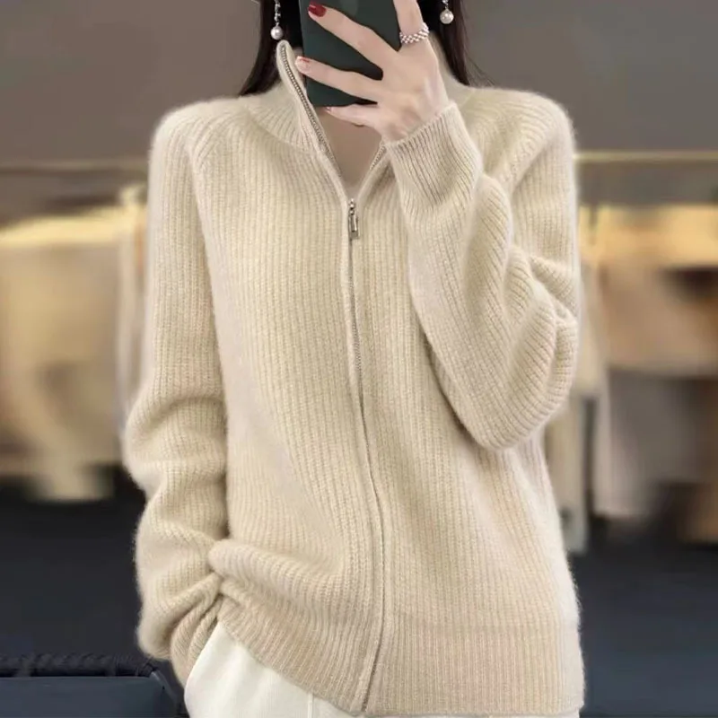 Осень-зима 2025 г., новый кардиган с полуводолазкой, женский универсальный свободный повседневный универсальный вязаный свитер
Осень-зима 2025 г., новый кардиган с полуводолазкой, женский универсальный свободный повседневный универсальный вязаный свитер