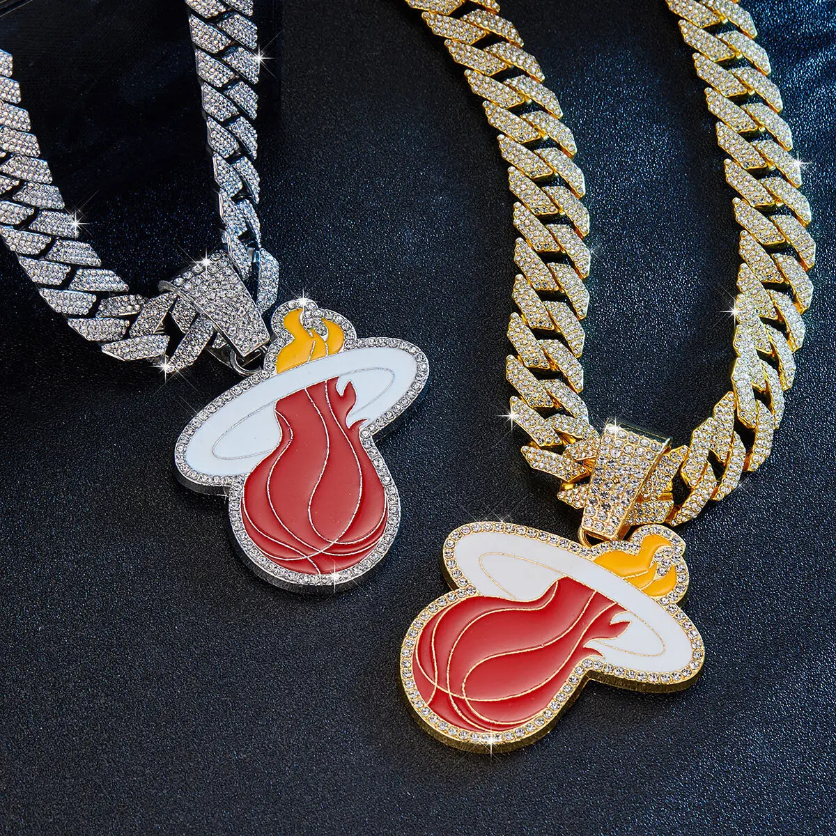 Miami Heat Fan Chain Mens Cuban Link Chain Silver Gold Plated Bling Cuban Necklace Chain15MM Iced Out Chain Hip Hop Jewelry
Miami Heat Fan Chain Mens Cuban Link Chain Silver Gold Plated Bling Cuban Necklace Chain15MM Iced Out Chain Hip Hop Jewelry