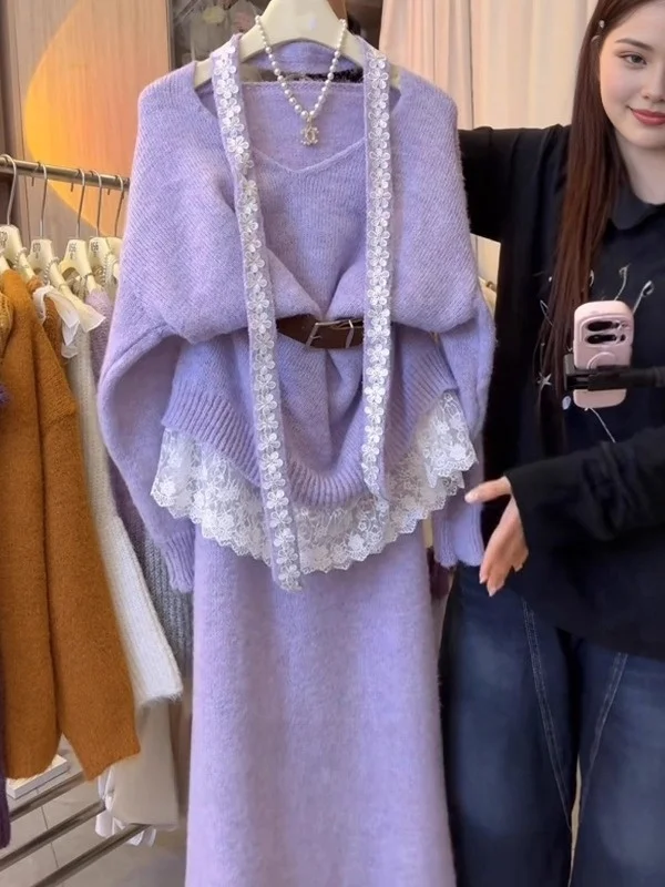 Свободный свитер с V-образным вырезом и юбка с высокой талией: комплект из двух предметов для женщин. Модный осенне-зимний теплый повседневный комфортный ансамбль.
Свободный свитер с V-образным вырезом и юбка с высокой талией: комплект из двух предметов для женщин. Модный осенне-зимний теплый повседневный комфортный ансамбль.