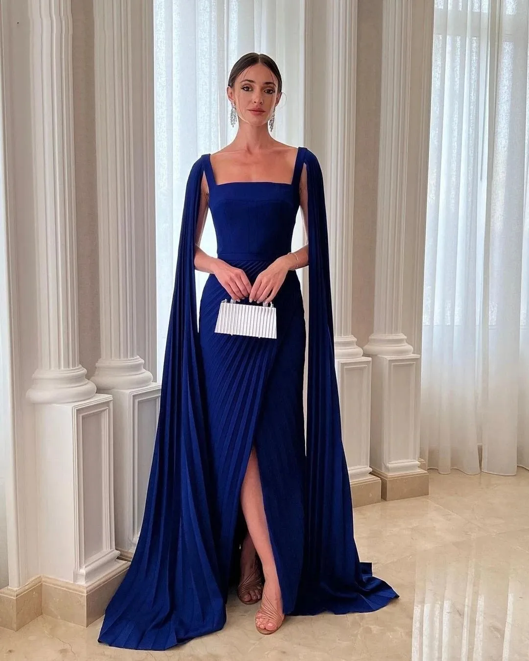 Flora Dress Blue Chiffon Mermaid Square Collar Front Slit Shawl Sleeves Dubai Formal Occasion Prom Gown Evening Party Gowns
Flora Dress Blue Chiffon Mermaid Square Collar Front Slit Shawl Sleeves Dubai Formal Occasion Prom Gown Evening Party Gowns