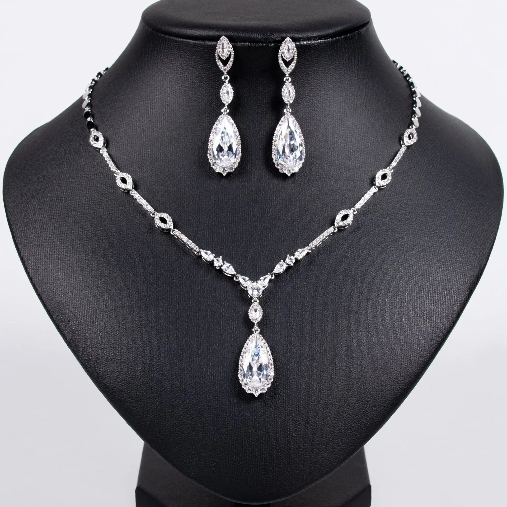 Elegant translucent necklace earrings niche drop pendant jewellery women's set dress shopping dating gift accessories M-157
Elegant translucent necklace earrings niche drop pendant jewellery women's set dress shopping dating gift accessories M-157