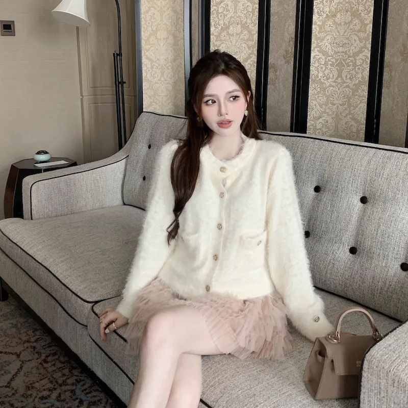 Sweater Women's Korean Version Autumn And Winter New Item Lazy Style Imitation Mink Fur Loose Short Jacket Knitted Cardigan
Sweater Women's Korean Version Autumn And Winter New Item Lazy Style Imitation Mink Fur Loose Short Jacket Knitted Cardigan