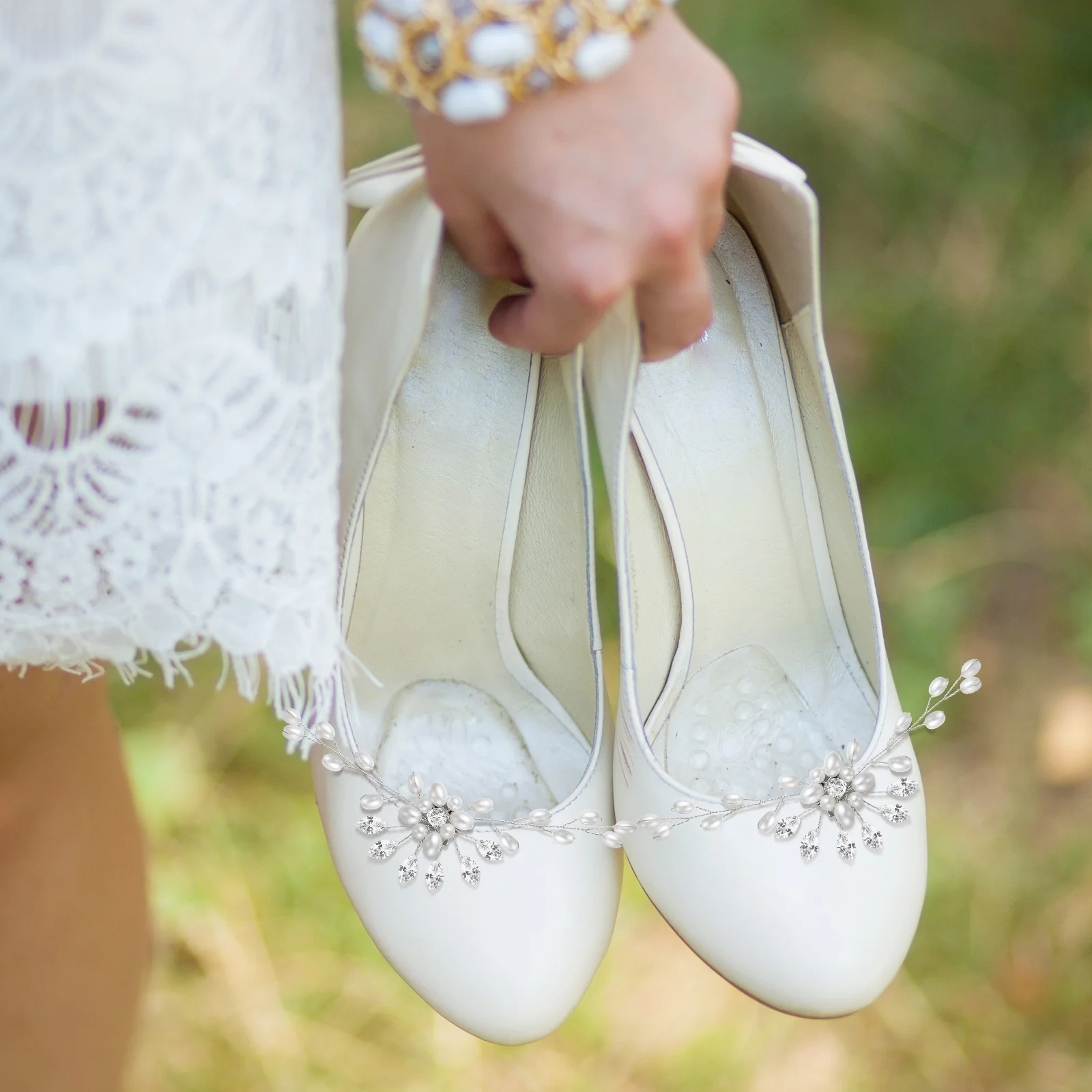 2Pcs Pearl Shoe Clips Crystal Rhinestone Buckles Durable Wedding Party Shoe Accessories for Women Flats Boots Pumps 
2Pcs Pearl Shoe Clips Crystal Rhinestone Buckles Durable Wedding Party Shoe Accessories for Women Flats Boots Pumps