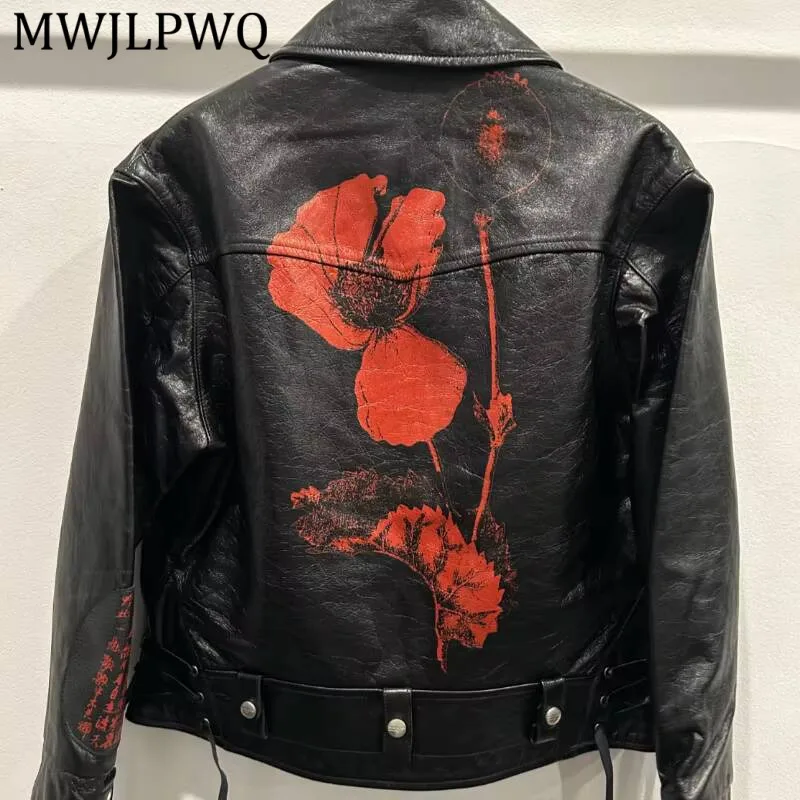 MWJLPWQ Hiphop Heavy American Floral Print Leather Jacket Male Lapel Retro Zipper Texturee Unisex Coat Trendy Spring New 21858
MWJLPWQ Hiphop Heavy American Floral Print Leather Jacket Male Lapel Retro Zipper Texturee Unisex Coat Trendy Spring New 21858