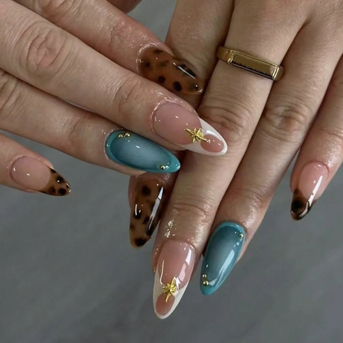 Leopard print French Nails Art Tips Fake Nails 3D Design Wearable Full Cover False Nail Mid-length Almond Reusable Press on Nail
Leopard print French Nails Art Tips Fake Nails 3D Design Wearable Full Cover False Nail Mid-length Almond Reusable Press on Nail