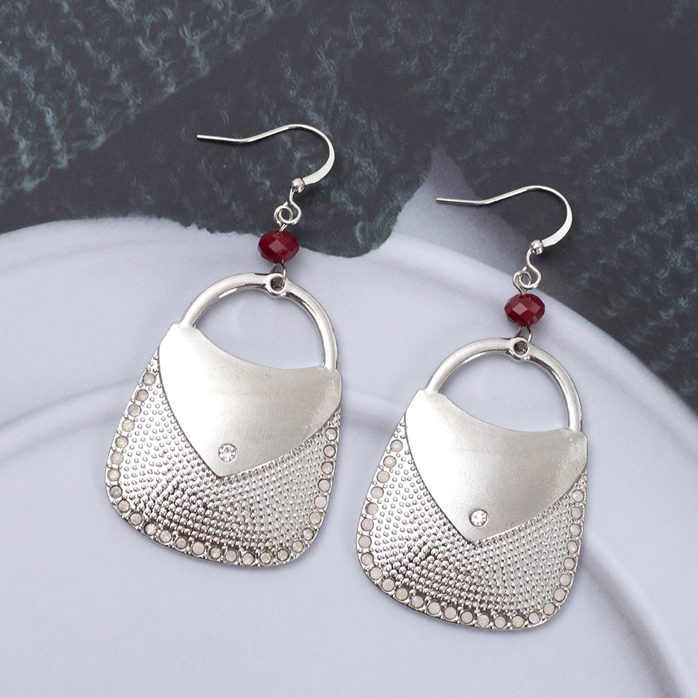 Fashion Zinc Alloy Inlaid Rhinestone Handbag Vintage Earrings Korean Style For Women Aesthetic Trending Products Girls Jewelry
Fashion Zinc Alloy Inlaid Rhinestone Handbag Vintage Earrings Korean Style For Women Aesthetic Trending Products Girls Jewelry