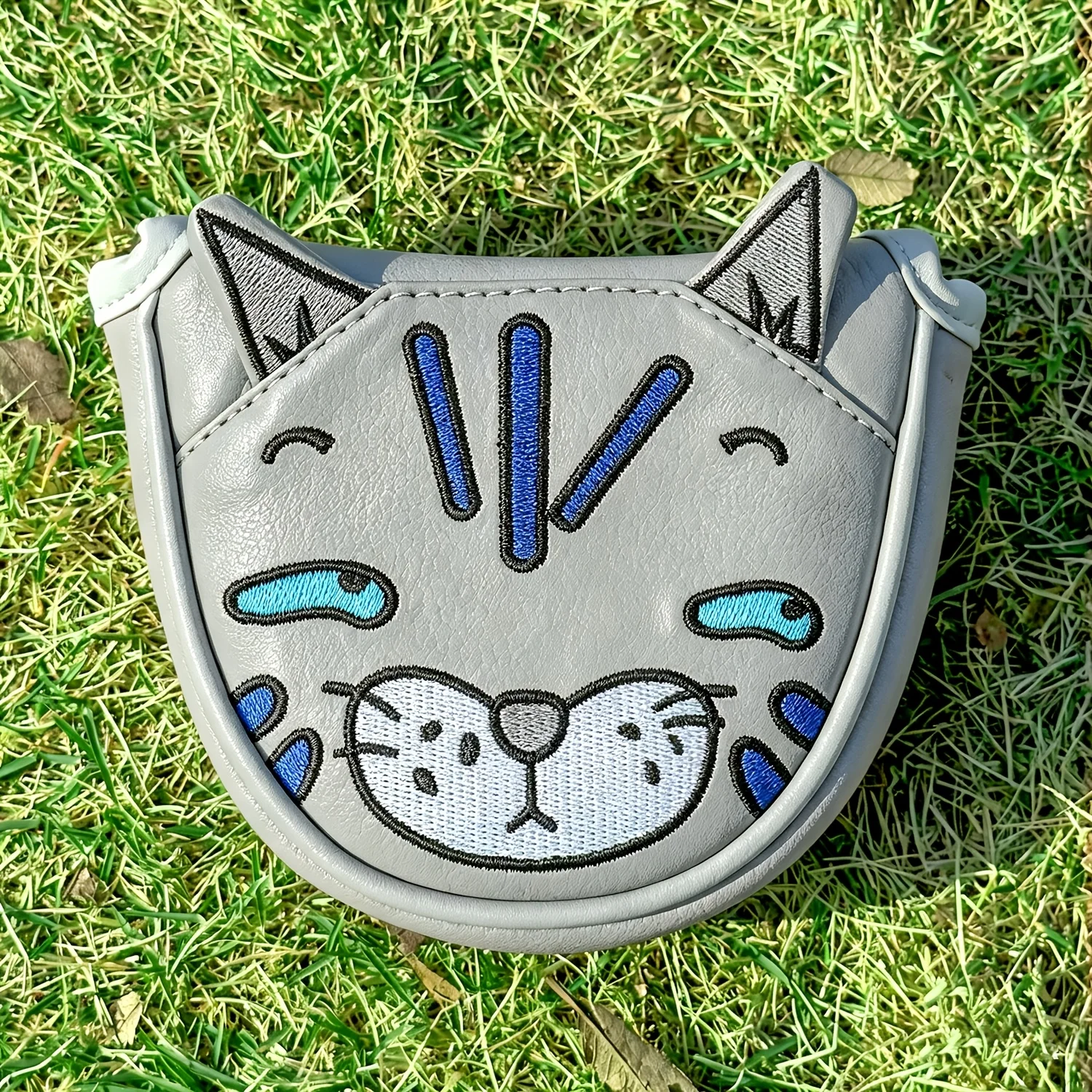 1pc Cute Cat Pattern Style Golf Club Head Cover, Golf Putter Cover, Golf Mallet Putter Cover, Semi-Circular Putter Cover,
1pc Cute Cat Pattern Style Golf Club Head Cover, Golf Putter Cover, Golf Mallet Putter Cover, Semi-Circular Putter Cover,