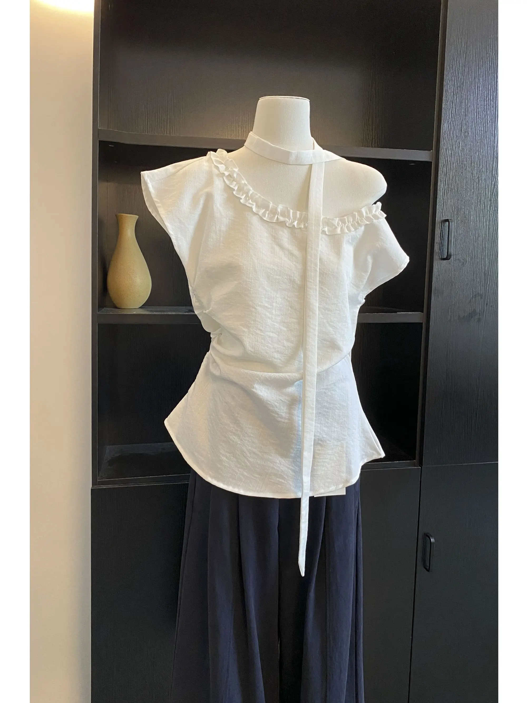 2025 Summer New Korean Style Slim Fit Shoulder Bared Sash Short Sleeve T Shirt Women's Top Commute Style Loose Fit Thin Material
2025 Summer New Korean Style Slim Fit Shoulder Bared Sash Short Sleeve T Shirt Women's Top Commute Style Loose Fit Thin Material