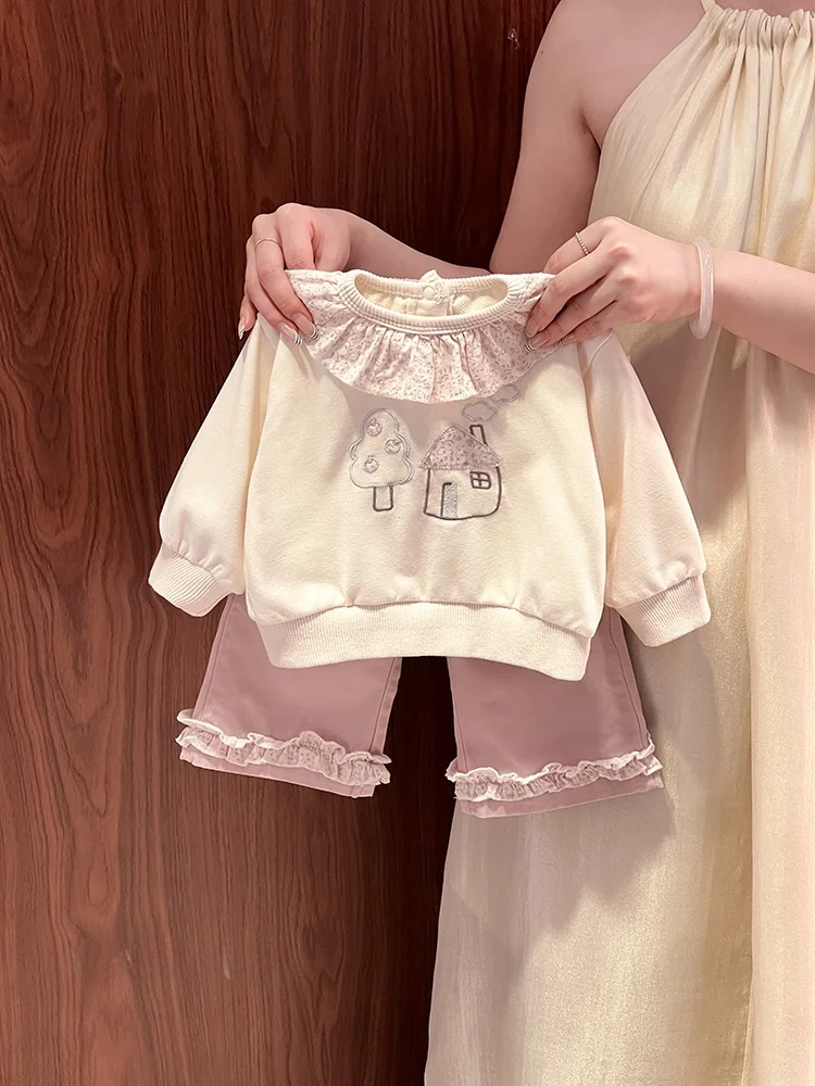 Girls Casual Embroidered Sweatshirt And Ruffle Pants Two Piece Set Spring Autumn Fashionable Kids Outfit School Uniform Alter...
Girls Casual Embroidered Sweatshirt And Ruffle Pants Two Piece Set Spring Autumn Fashionable Kids Outfit School Uniform Alter...