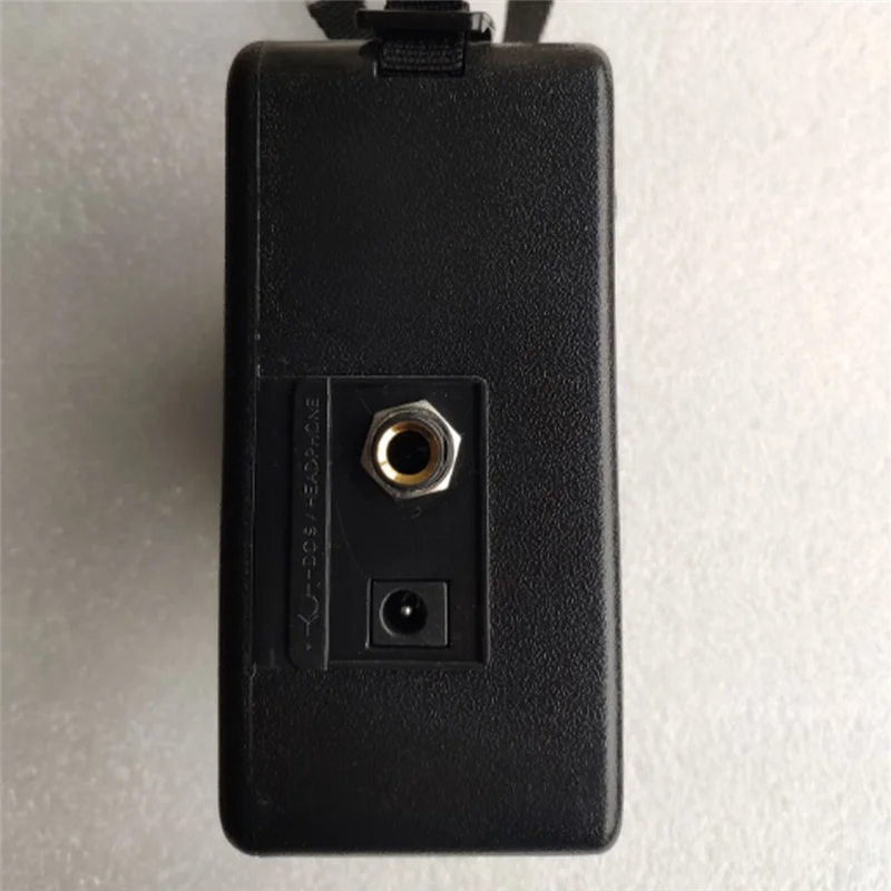 FRLI-y5W Mini Speaker Guitar Amp with Back Clip Speaker Guitar Accessories for Acoustic Electric Guitar Accessories
FRLI-y5W Mini Speaker Guitar Amp with Back Clip Speaker Guitar Accessories for Acoustic Electric Guitar Accessories