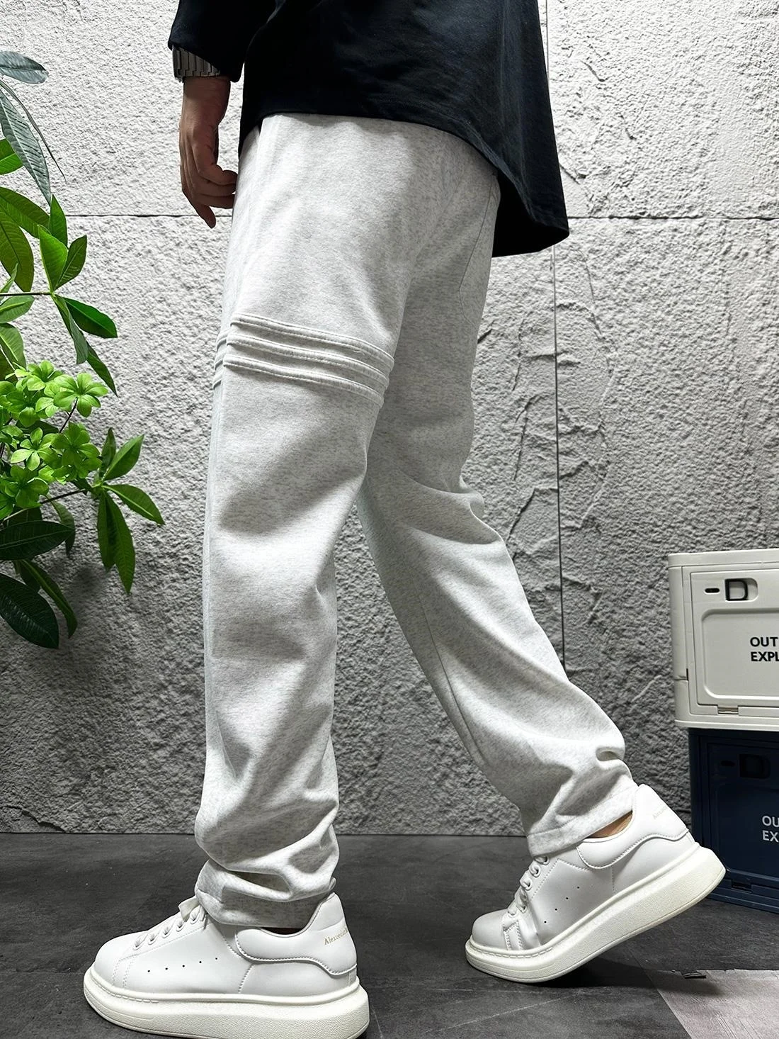 Men's Casual Striped Loose Straight Leg Sport Pants Faionable Trendy High End Trousers for Spring Autumn Wear by Young Men
Men's Casual Striped Loose Straight Leg Sport Pants Faionable Trendy High End Trousers for Spring Autumn Wear by Young Men