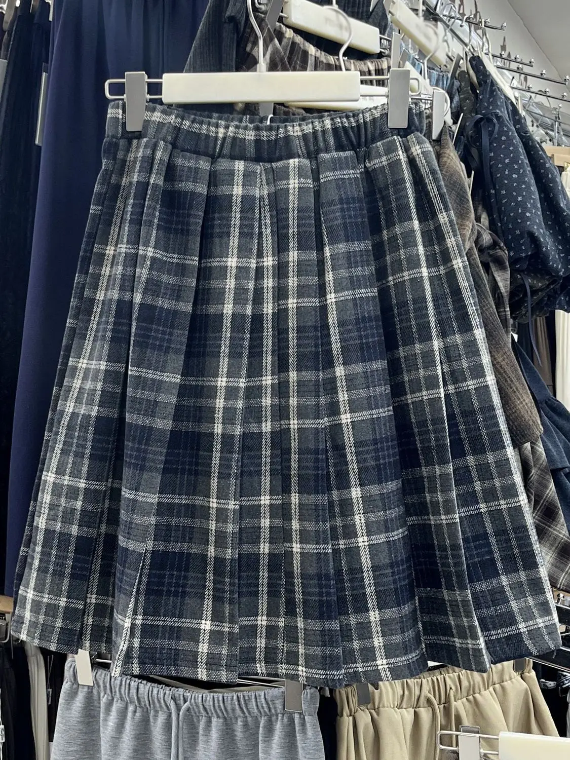 Женская юбка в клетку больших размеров с эластичной высокой талией, А-силуэт, удобная, дышащая, приятная для кожи, в корейском стиле
Женская юбка в клетку больших размеров с эластичной высокой талией, А-силуэт, удобная, дышащая, приятная для кожи, в корейском стиле