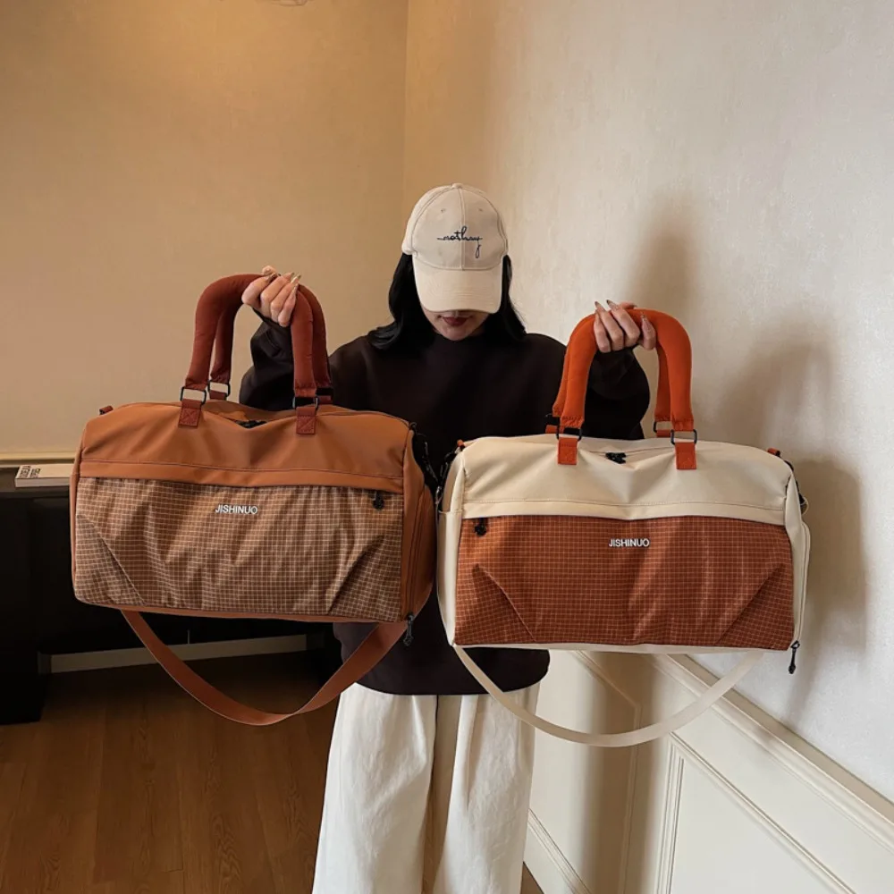 Новая расширяемая спортивная сумка для женщин: большая вместимость, отделение для мокрых и сухих вещей, независимое отделение для обуви, многофункциональная.
Новая расширяемая спортивная сумка для женщин: большая вместимость, отделение для мокрых и сухих вещей, независимое отделение для обуви, многофункциональная.