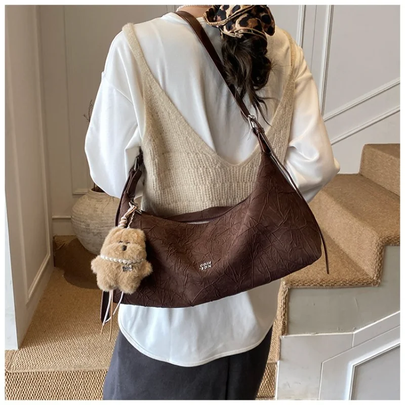 Women's Fashion Crinkled Suede Crescent Crossbody Bag with Teddy Charm for Office Work Daily Travel and Casual Street Outings
Women's Fashion Crinkled Suede Crescent Crossbody Bag with Teddy Charm for Office Work Daily Travel and Casual Street Outings