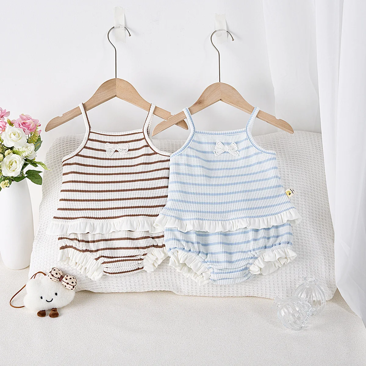 2025 Summer New Baby Sleeveless Clothes Set Toddler Girls Bow Striped Sling Vest + Shorts 2pcs Suit Cotton Infant Sweet Outfits
2025 Summer New Baby Sleeveless Clothes Set Toddler Girls Bow Striped Sling Vest + Shorts 2pcs Suit Cotton Infant Sweet Outfits