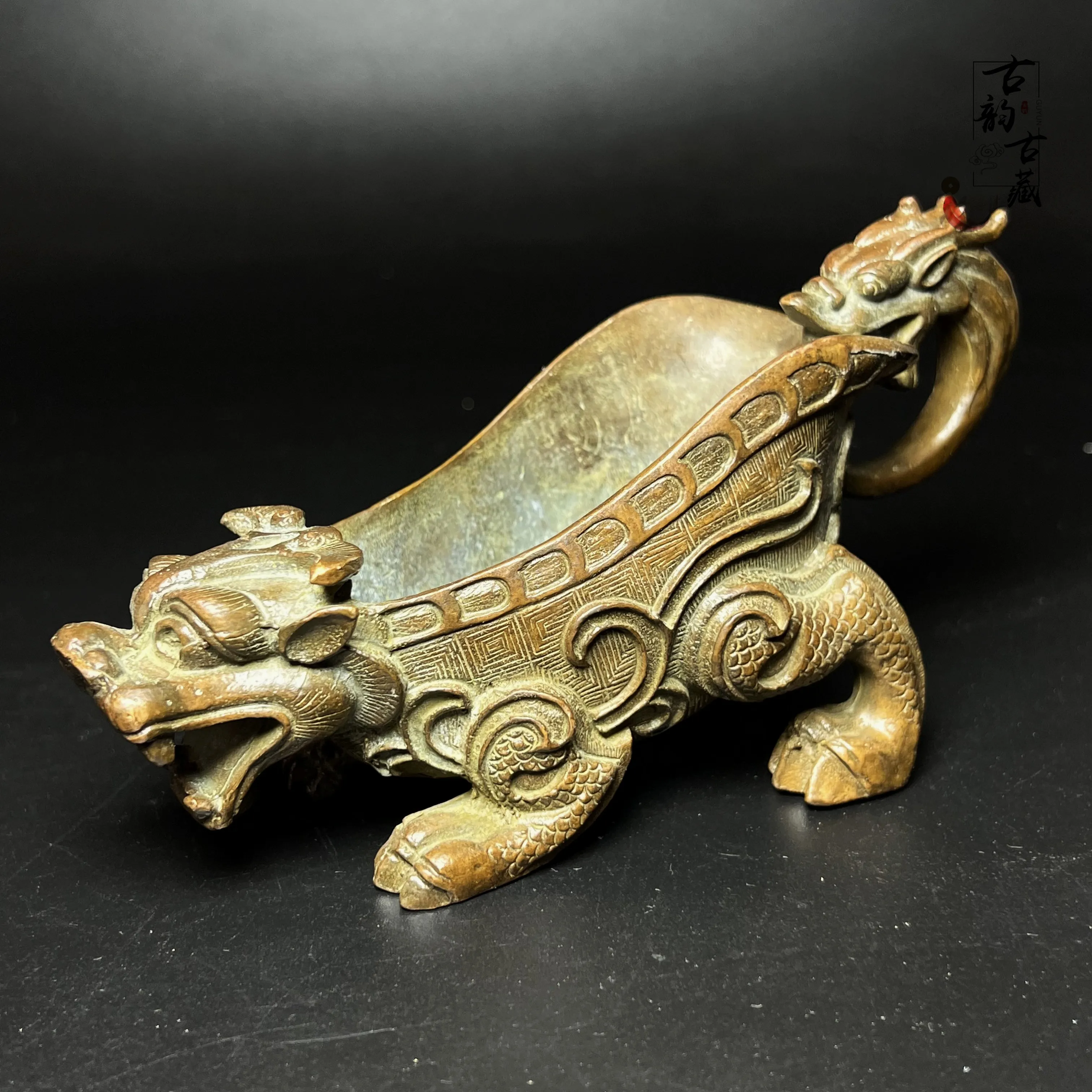 The Warring States period dragon head wine glasses, ritual vessels, ancient objects, collections, decorative props, handicrafts
The Warring States period dragon head wine glasses, ritual vessels, ancient objects, collections, decorative props, handicrafts