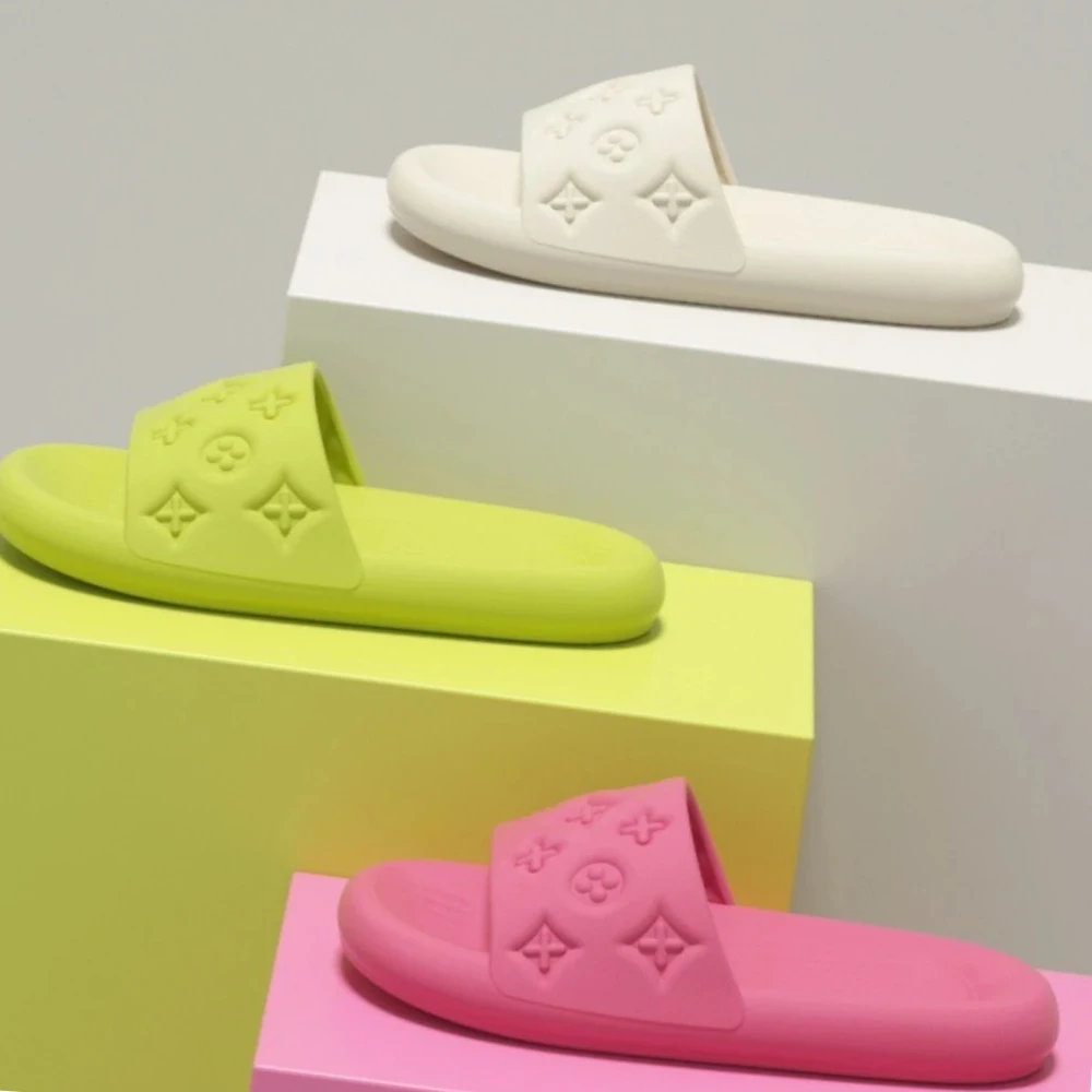 High end fashion cool slippers for women in summer, with a sense of stepping on poop, thick bottom bathroom EVA slippers
High end fashion cool slippers for women in summer, with a sense of stepping on poop, thick bottom bathroom EVA slippers