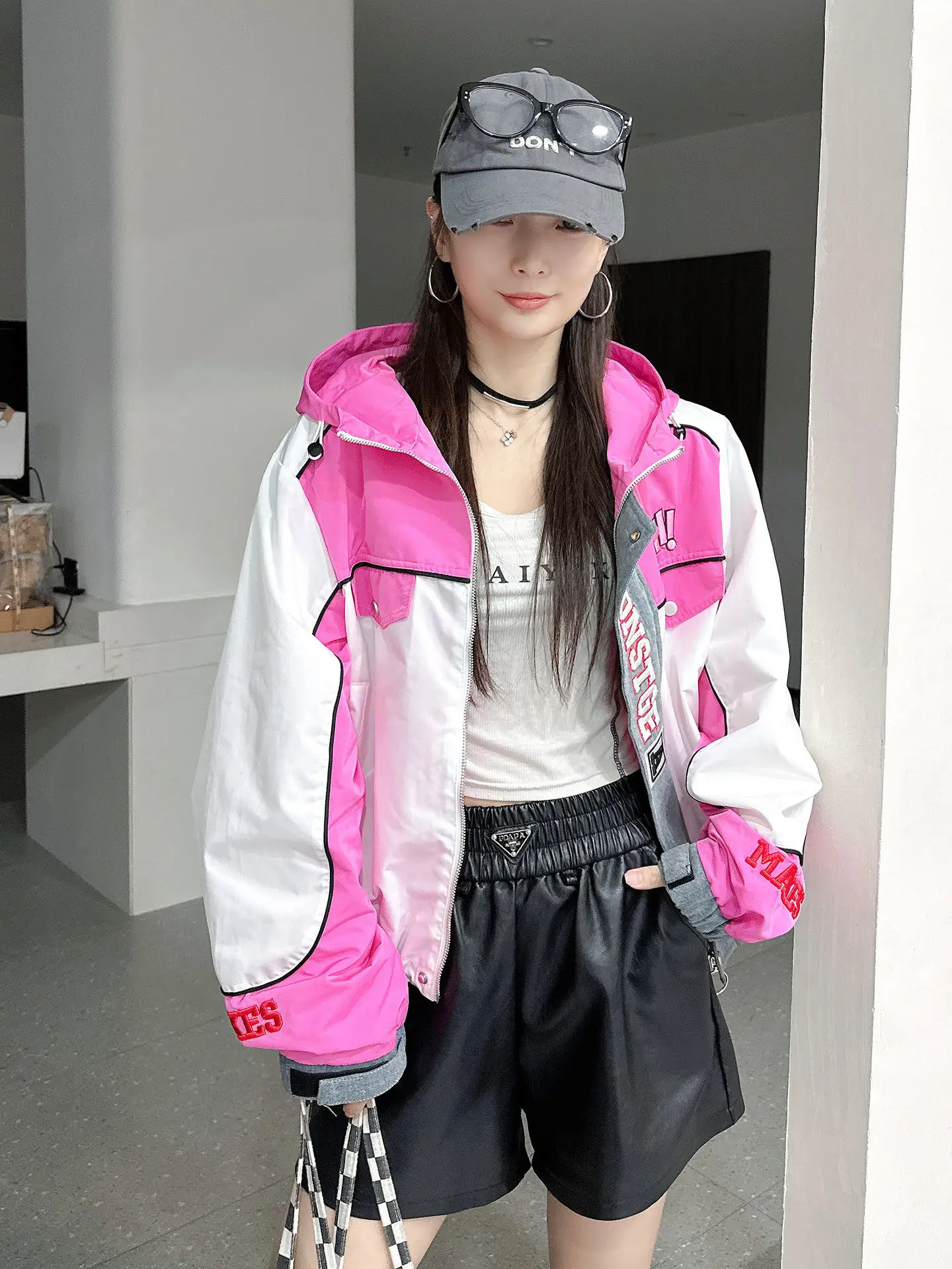 Cropped Hooded Bomber Jacket Women American Streetwear Patchwork Windbreaker Coat Spring Autumn Petite Wholesale
Cropped Hooded Bomber Jacket Women American Streetwear Patchwork Windbreaker Coat Spring Autumn Petite Wholesale
