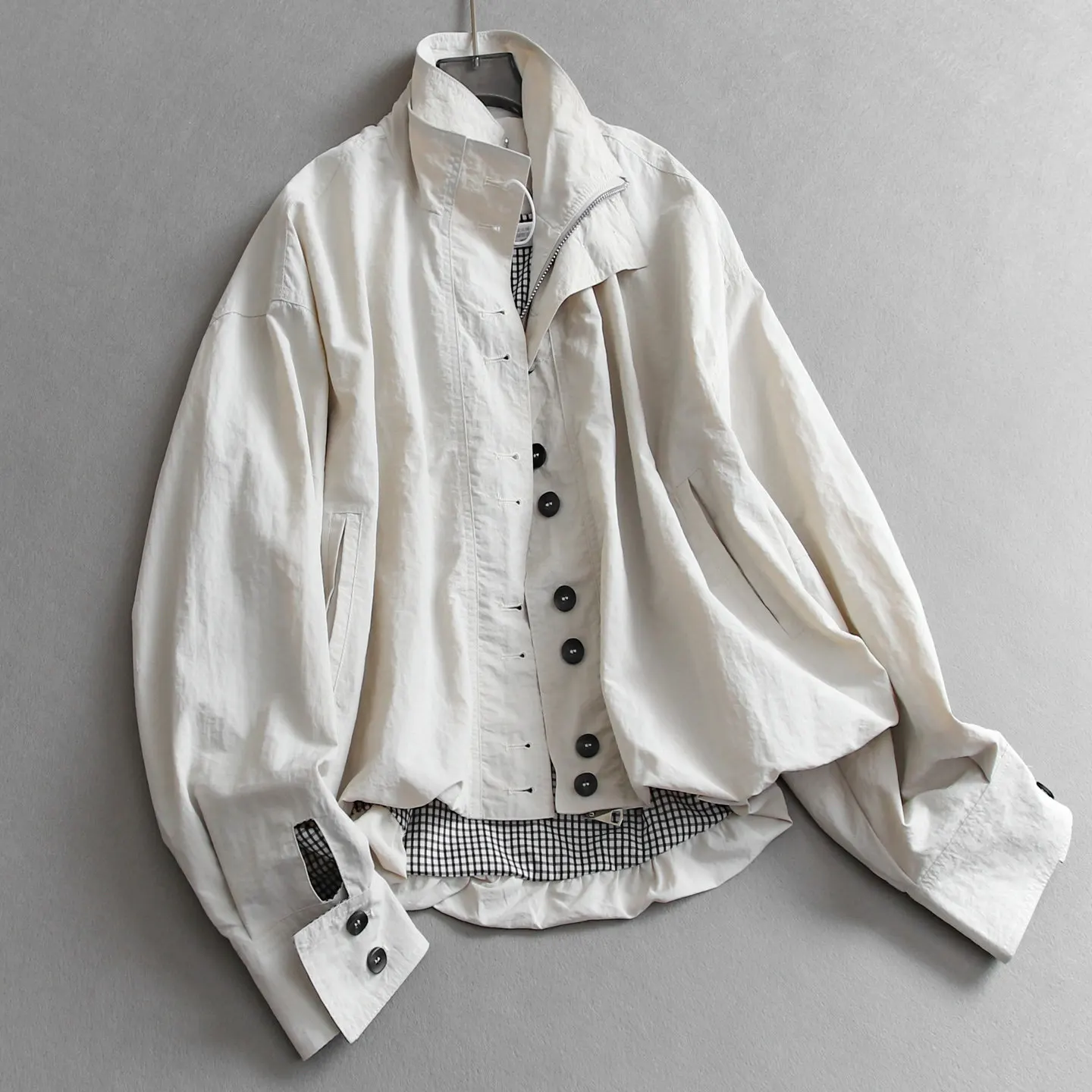 SuperAen Single Breasted Loose Long-sleeved Safari Style Coats 2026 Spring New Fashion Casual Women's Oversize Jackets
SuperAen Single Breasted Loose Long-sleeved Safari Style Coats 2026 Spring New Fashion Casual Women's Oversize Jackets