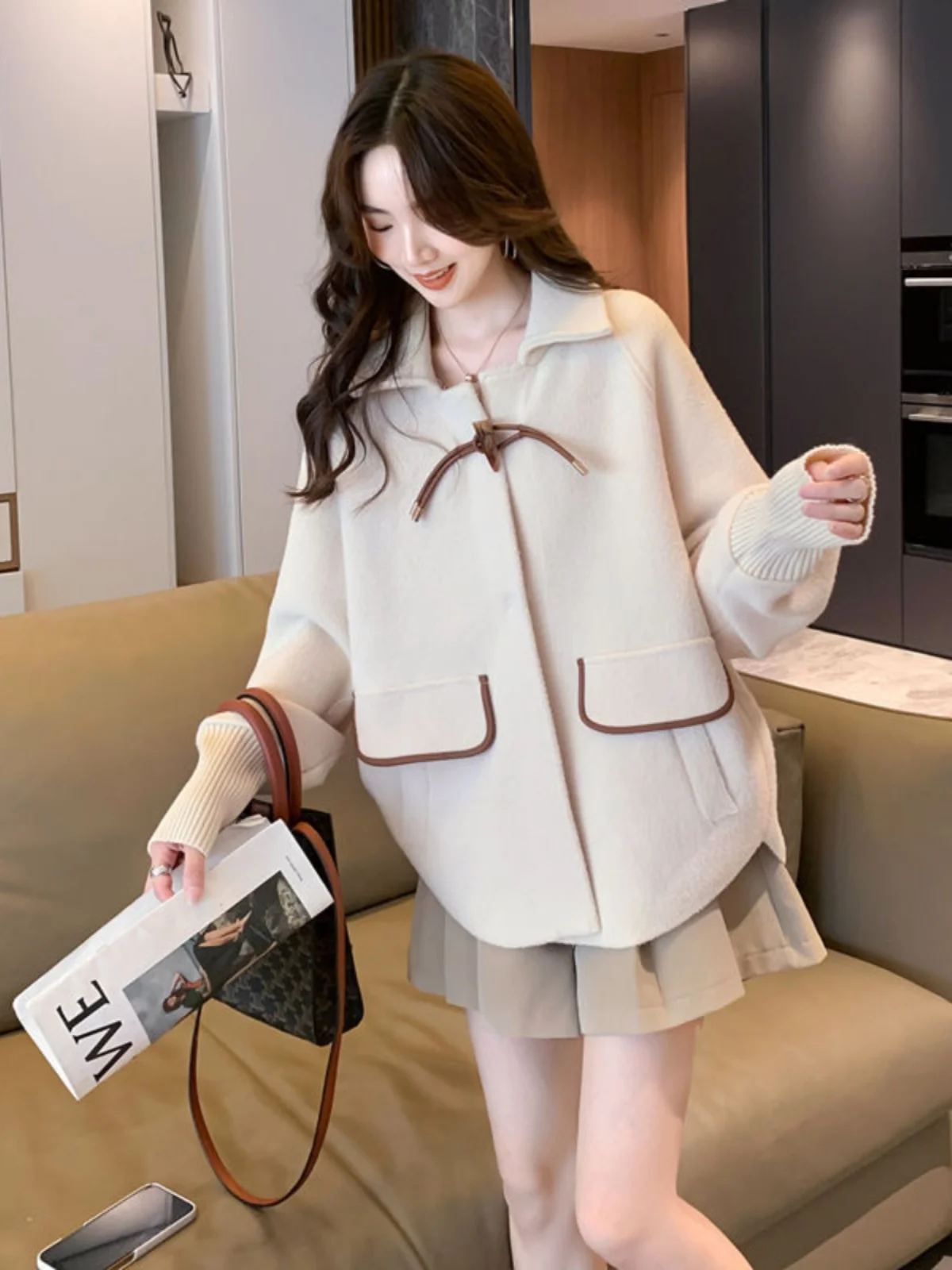 Faionable Tweed Coat Women's Autumn Winter Loose Large Size Coat with kets Button up ort Stature Woolen Coat
Faionable Tweed Coat Women's Autumn Winter Loose Large Size Coat with kets Button up ort Stature Woolen Coat