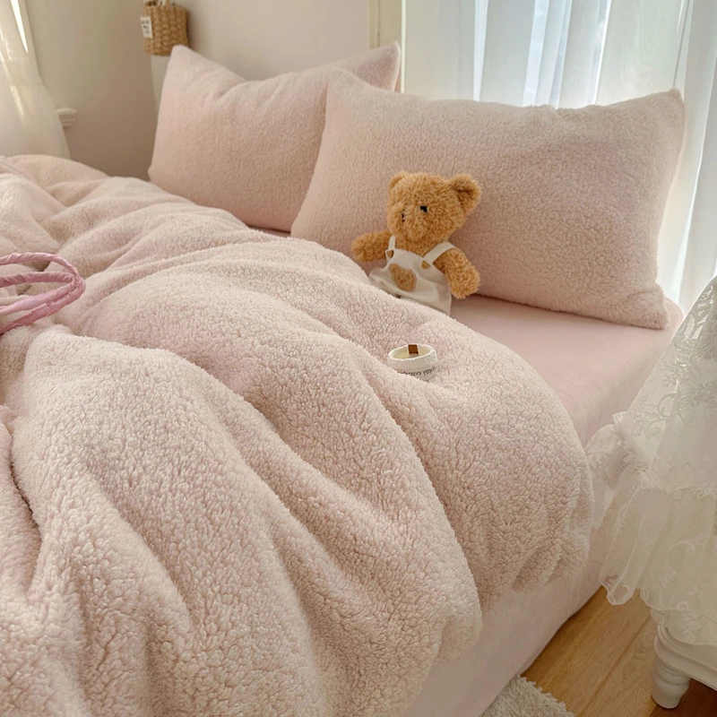 Комплект постельного белья Hua Face из утолщенного молочного шерстяного вельвета, однотонный, приятный для кожи, из четырех предметов, осенне-зимний
Комплект постельного белья Hua Face из утолщенного молочного шерстяного вельвета, однотонный, приятный для кожи, из четырех предметов, осенне-зимний