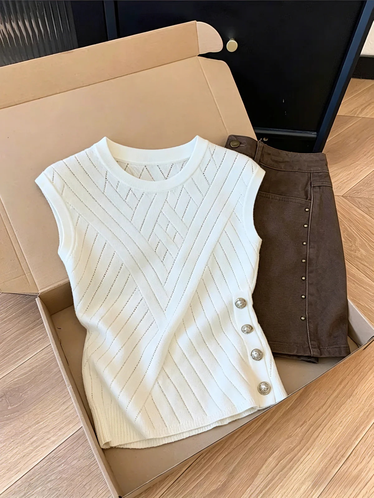 Elegant Knitted Sleeveless round Neck Vest Women's Summer Outerwear Inner Match Sexy Sweet Spicy Slim Fit Short Top
Elegant Knitted Sleeveless round Neck Vest Women's Summer Outerwear Inner Match Sexy Sweet Spicy Slim Fit Short Top